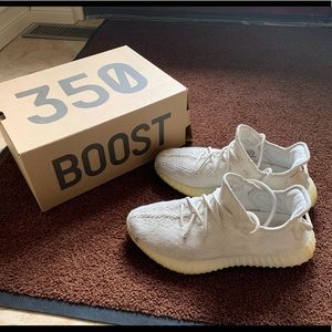 Yeezy Boost 350 V2 triple white sneakers